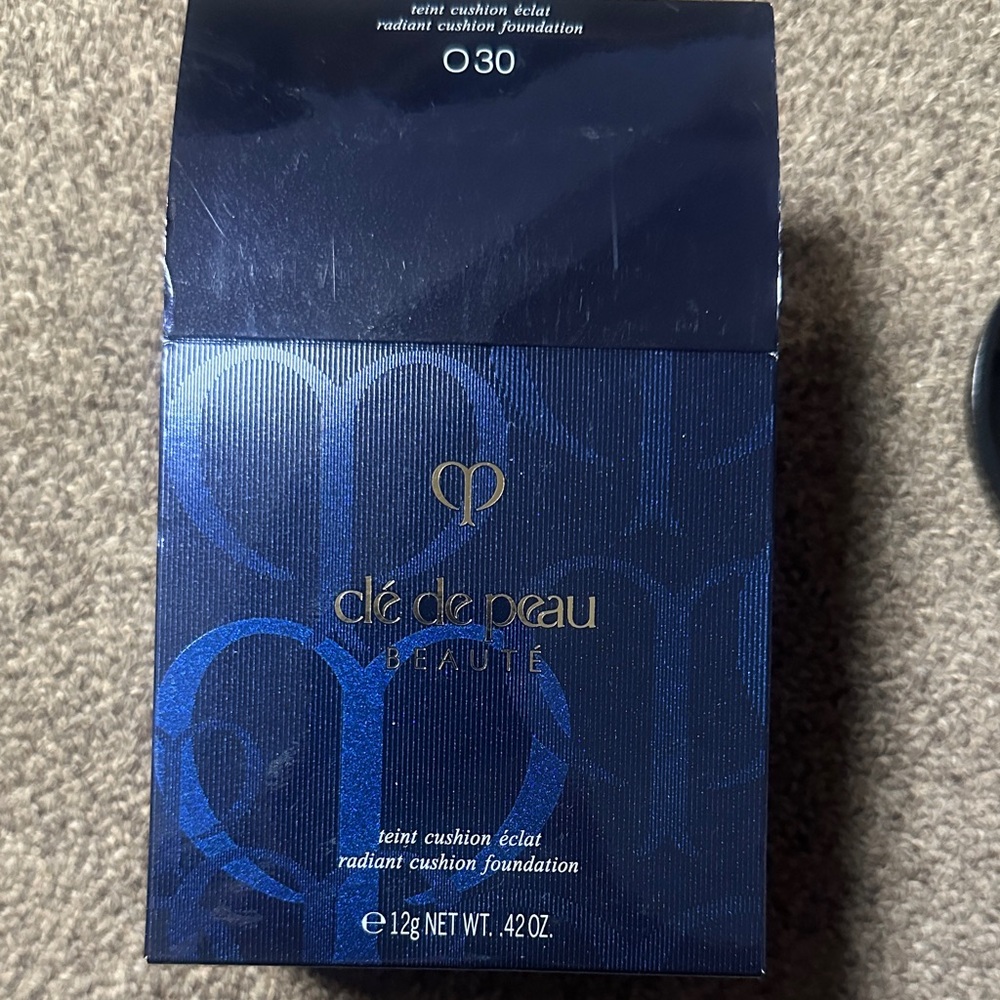 Clé de Peau Beauté Radiant Cushion Foundation
